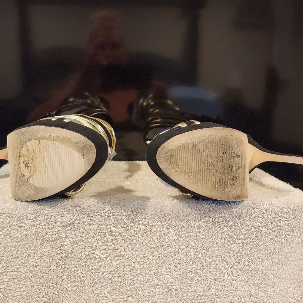 Heels - Picture 4 of 4